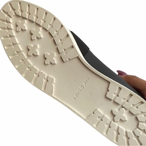 Via Spiga Black Leather Platform Loafer Right Shoe (one shoe) Size 7 - Picture 5 of 6